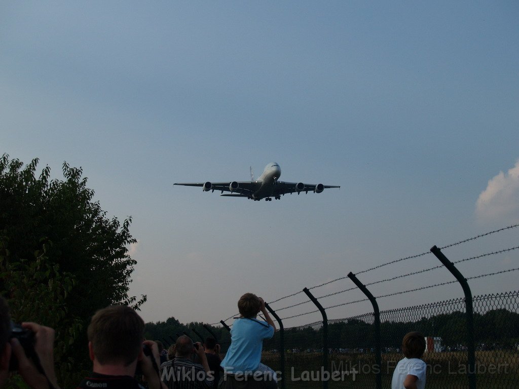 Warten auf den Airbus 380 Koeln Bonn P282.JPG